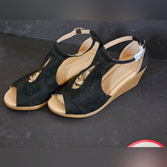 Journee Womens Kedzie Wedge Fuax Suede Strappy Peep Toe Sandals Black Size 7.5 - Picture 5 of 9